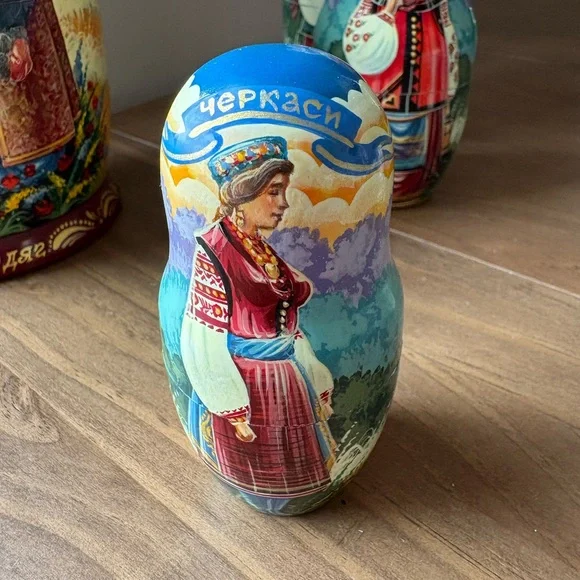2010 Ukrainian Nesting Dolls Set of 7 Matryoshka in Traditional Costume Kyiv GUC - Picture 5 of 9